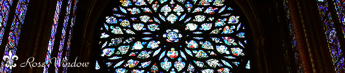 ノートルダム大聖堂やサンシャペル教会等のバラの花びらをモチーフにしたステンドグラス、通称「バラ窓」デザインの18金製/シルバー製のペンダントです。 